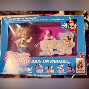 NIB The Heart Family Visits Disneyland Park Kids on Parade Mickey Mouse Boy 1990